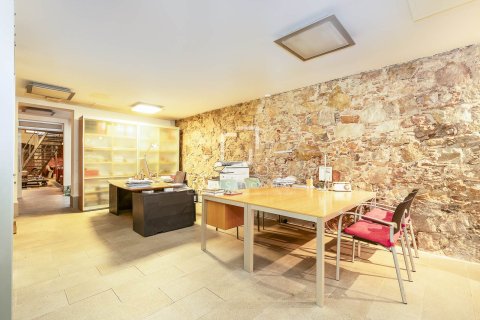 Apartment for sale in Barcelona, Spain 1 bedroom, 218 sq.m. No. 161430 - photo 19