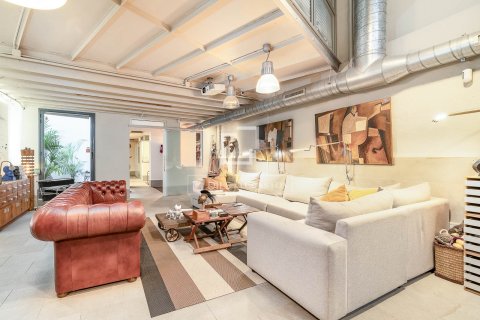 Apartment for sale in Barcelona, Spain 1 bedroom, 218 sq.m. No. 161430 - photo 4