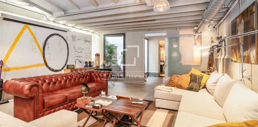 Wohnung in Barcelona, Spanien 2 Schlafzimmer, 218 m2 Nr. 161430