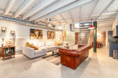 Apartment in Barcelona, Spain 1 bedroom, 218 sq.m. No. 161430