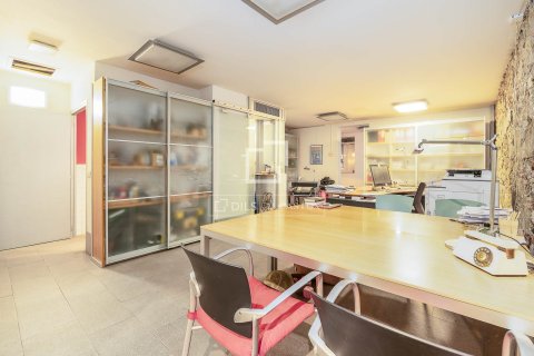 Apartment for sale in Barcelona, Spain 1 bedroom, 218 sq.m. No. 161430 - photo 21