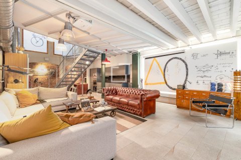 Apartment for sale in Barcelona, Spain 1 bedroom, 218 sq.m. No. 161430 - photo 2