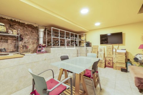 Apartment for sale in Barcelona, Spain 1 bedroom, 218 sq.m. No. 161430 - photo 30