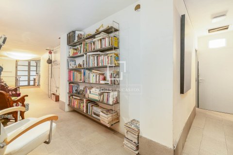 Apartment for sale in Barcelona, Spain 1 bedroom, 218 sq.m. No. 161430 - photo 20