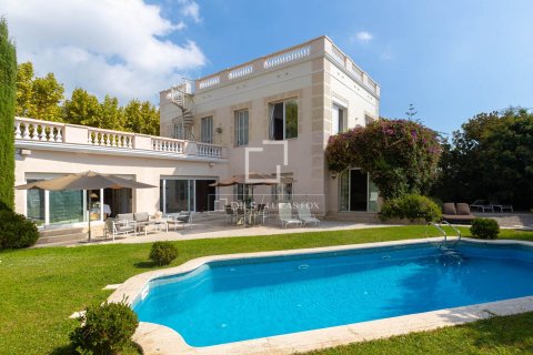 Villa for sale in El Masnou, Barcelona, Spain 6 bedrooms, 500 sq.m. No. 161428 - photo 7