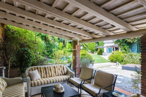 Villa for sale in El Masnou, Barcelona, Spain 6 bedrooms, 500 sq.m. No. 161428 - photo 16