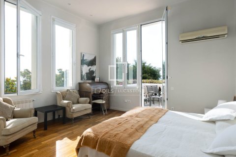 Villa for sale in El Masnou, Barcelona, Spain 6 bedrooms, 500 sq.m. No. 161428 - photo 30