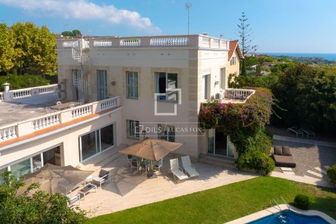 Villa for sale in El Masnou, Barcelona, Spain 6 bedrooms, 500 sq.m. No. 161428 - photo 28