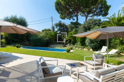 Villa for sale in El Masnou, Barcelona, Spain 6 bedrooms, 500 sq.m. No. 161428 - photo 20