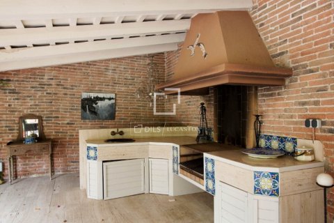 Villa for sale in El Masnou, Barcelona, Spain 6 bedrooms, 500 sq.m. No. 161428 - photo 17