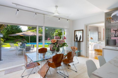 Villa for sale in El Masnou, Barcelona, Spain 6 bedrooms, 500 sq.m. No. 161428 - photo 24