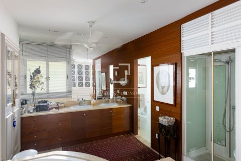 Villa for sale in El Masnou, Barcelona, Spain 6 bedrooms, 500 sq.m. No. 161428 - photo 27