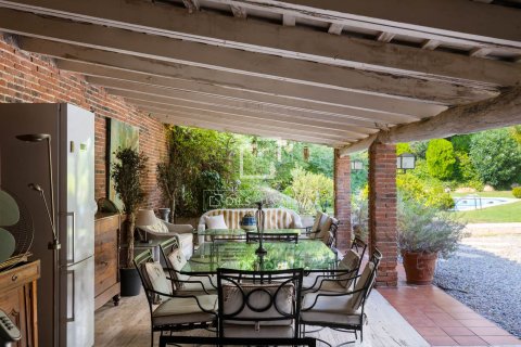 Villa for sale in El Masnou, Barcelona, Spain 6 bedrooms, 500 sq.m. No. 161428 - photo 18