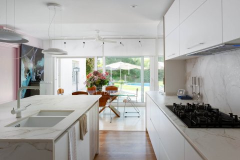 Villa for sale in El Masnou, Barcelona, Spain 6 bedrooms, 500 sq.m. No. 161428 - photo 23