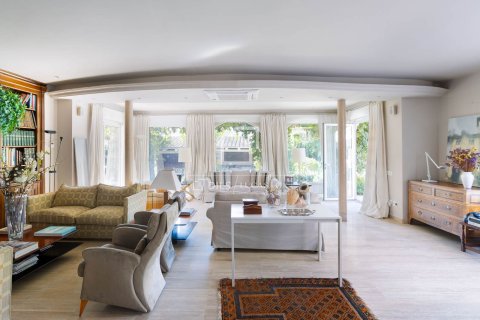 Villa for sale in El Masnou, Barcelona, Spain 6 bedrooms, 500 sq.m. No. 161428 - photo 11