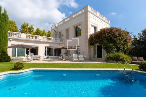 Villa in El Masnou, Barcelona, Spain 6 bedrooms, 500 sq.m. No. 161428