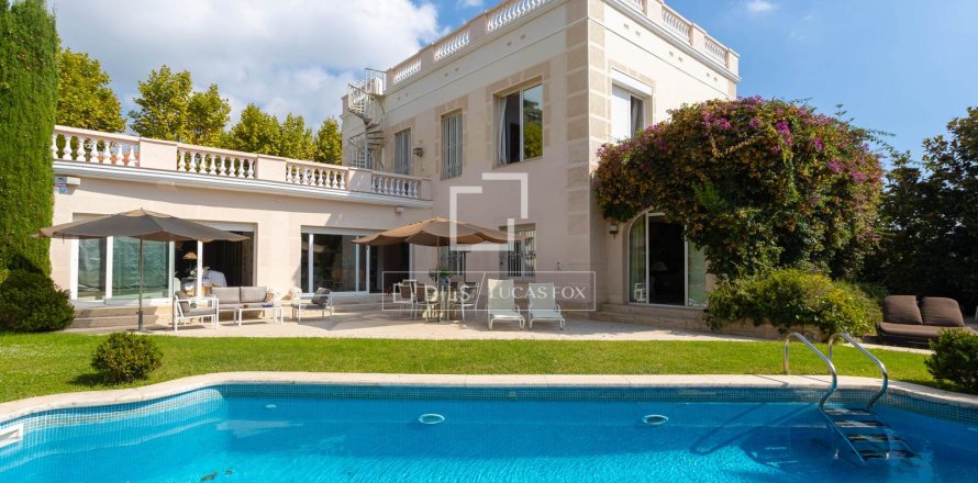 Villa in El Masnou, Barcelona, Spain 6 bedrooms, 500 sq.m. No. 161428