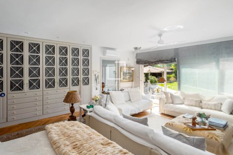 Villa for sale in El Masnou, Barcelona, Spain 6 bedrooms, 500 sq.m. No. 161428 - photo 26