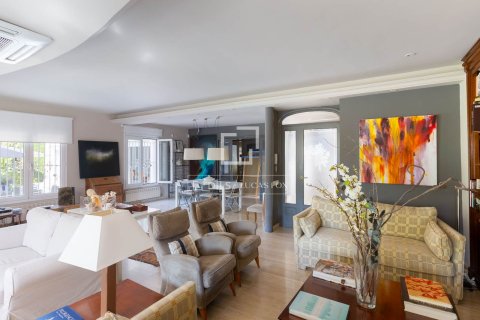 Villa for sale in El Masnou, Barcelona, Spain 6 bedrooms, 500 sq.m. No. 161428 - photo 13