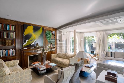 Villa for sale in El Masnou, Barcelona, Spain 6 bedrooms, 500 sq.m. No. 161428 - photo 12