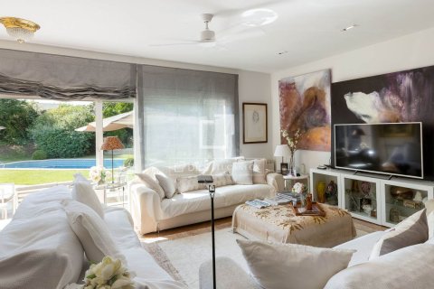 Villa for sale in El Masnou, Barcelona, Spain 6 bedrooms, 500 sq.m. No. 161428 - photo 25