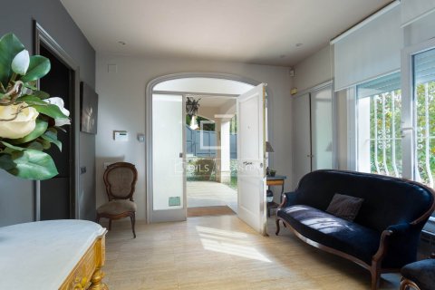 Villa for sale in El Masnou, Barcelona, Spain 6 bedrooms, 500 sq.m. No. 161428 - photo 10