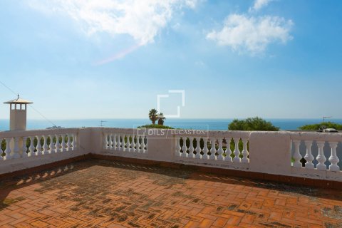 Villa for sale in El Masnou, Barcelona, Spain 6 bedrooms, 500 sq.m. No. 161428 - photo 5