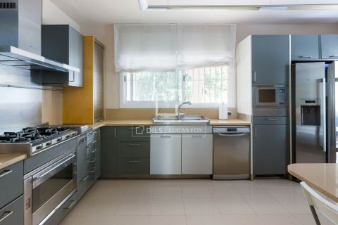 Villa for sale in El Masnou, Barcelona, Spain 6 bedrooms, 500 sq.m. No. 161428 - photo 15