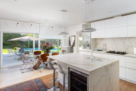 Villa for sale in El Masnou, Barcelona, Spain 6 bedrooms, 500 sq.m. No. 161428 - photo 21