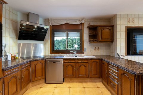 Huvila myytävänä Alella, Barcelona, Espanja, 5 makuuhuonetta, 513 m2 No. 161427 - kuva 18