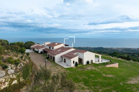 Villa for sale in Sant Andreu de Llavaneres, Barcelona, Spain 8 bedrooms, 4000 sq.m. No. 161429 - photo 2