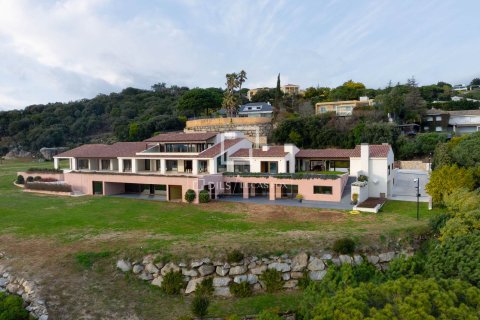 Villa for sale in Sant Andreu de Llavaneres, Barcelona, Spain 8 bedrooms, 4000 sq.m. No. 161429 - photo 4