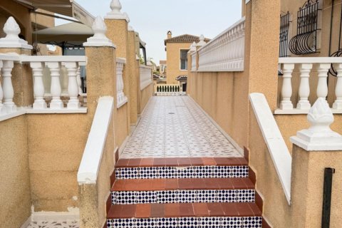 Apartamento en venta en Torrevieja, Alicante, España 2 dormitorios, 56 m2 No. 183124 - foto 3