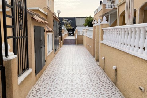 Apartamento en venta en Torrevieja, Alicante, España 2 dormitorios, 56 m2 No. 183124 - foto 4