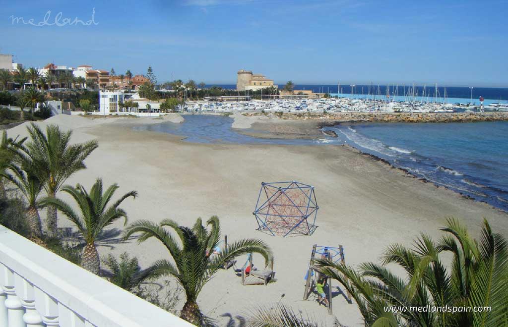 Villa in Pilar de la Horadada, Alicante, Spanien 3 Schlafzimmer, 83 m2 Nr. 155256