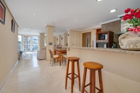Townhouse for sale Torrevieja, Alicante, Spain 2 bedrooms, 100 sq.m. No. 114510 - photo 20