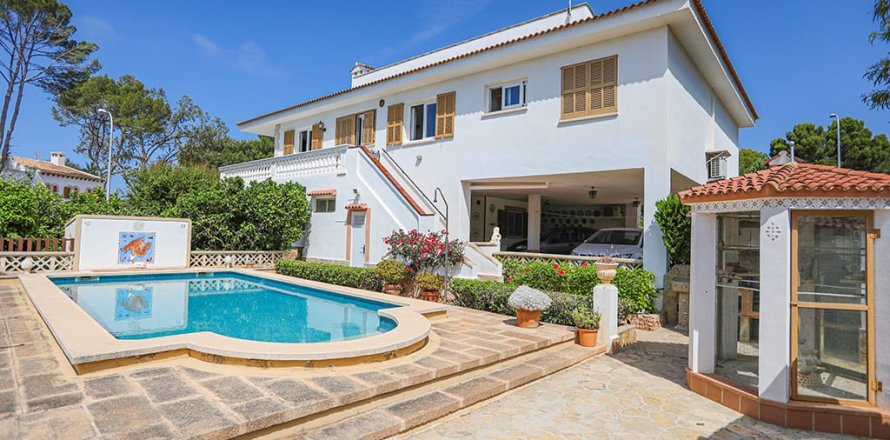 Villa in Santa Ponsa, Mallorca, Spain 4 bedrooms, 270 sq.m. No. 179994