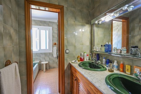 Villa for sale in Santa Ponsa, Mallorca, Spain 4 bedrooms, 270 sq.m. No. 179994 - photo 12