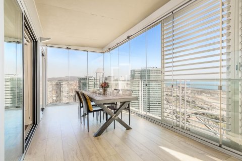 Lägenhet till salu i Barcelona, Spanien 3 sovrum, 159 kvm. Nr. 161398 - foto 2