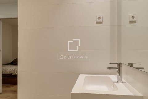 Apartment for sale in Barcelona, Spain 1 bedroom, 54 sq.m. No. 161393 - photo 11