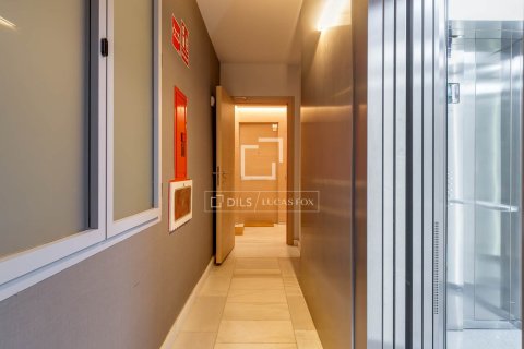 Apartment for sale in Barcelona, Spain 1 bedroom, 54 sq.m. No. 161393 - photo 21