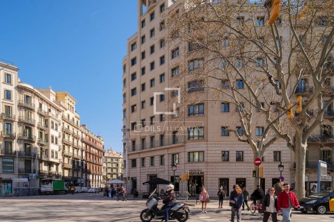 Apartment for sale in Barcelona, Spain 1 bedroom, 54 sq.m. No. 161393 - photo 18