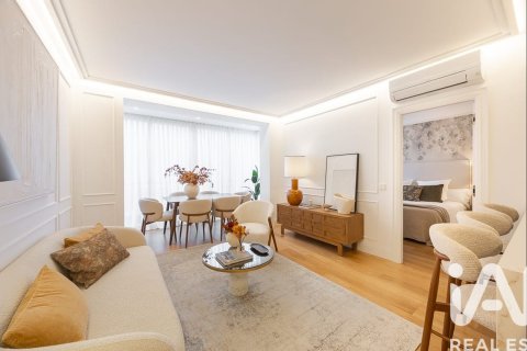 Apartamento en venta en Madrid, España 3 dormitorios, 161 m2 No. 172947 - foto 2