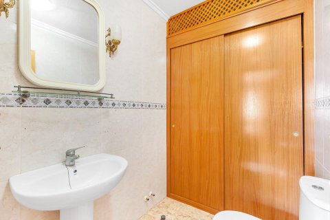 Apartamento en venta en Torrevieja, Alicante, España 3 dormitorios, No. 189873 - foto 17
