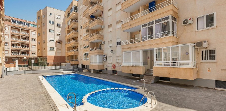 Apartamento en Torrevieja, Alicante, España 3 dormitorios, No. 189873