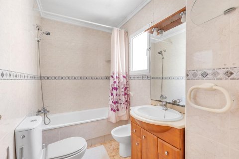 Apartamento en venta en Torrevieja, Alicante, España 3 dormitorios, No. 189873 - foto 20
