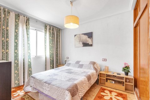 Apartamento en venta en Torrevieja, Alicante, España 3 dormitorios, No. 189873 - foto 15