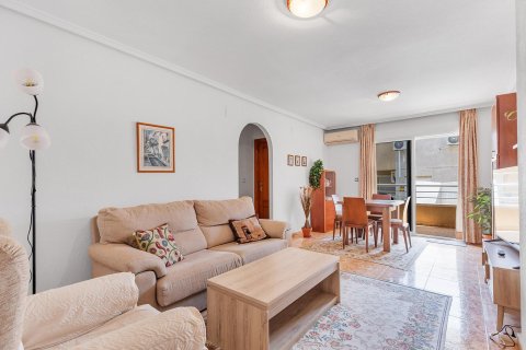 Apartamento en venta en Torrevieja, Alicante, España 3 dormitorios, No. 189873 - foto 2