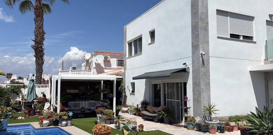 Villa i Torrevieja, Alicante, Spanien 2 sovrum, 130 kvm. Nr. 189872