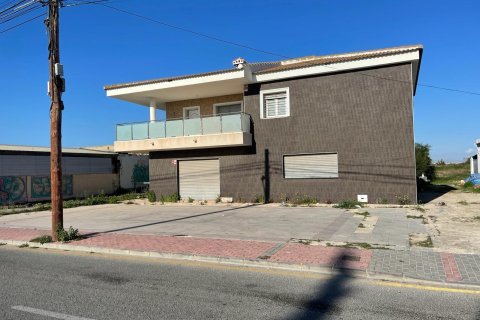 Villa pārdošanā Torrevieja, Alicante, Spānijā 3 istabas, 441 m2 Nr. 189869 - attēls 2